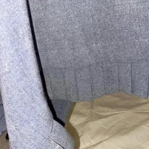 Gray pleated Mini-skirt - Picture 3 of 9